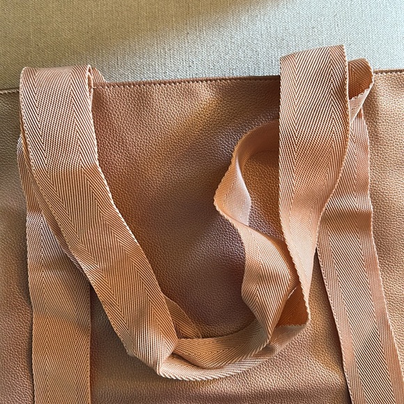 Saks Fifth Avenue PVC Metallic Rose Gold Tote Bag - Picture 4 of 12